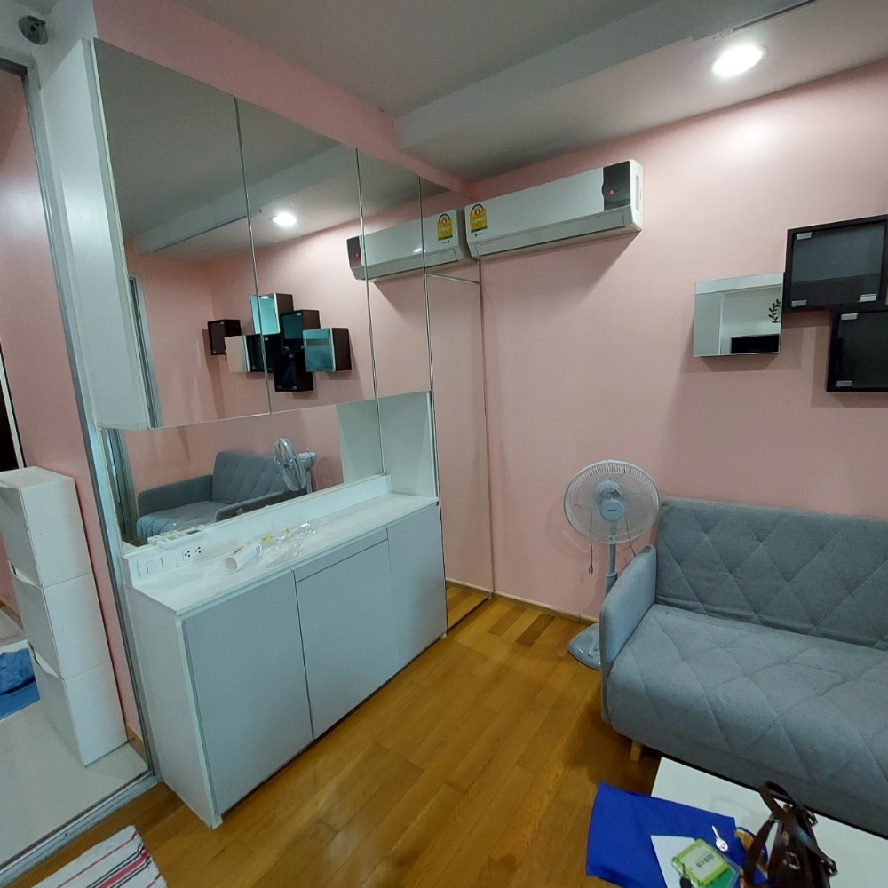 For RentCondoLadprao, Central Ladprao : 🔥 Divine location room, The Line Phahonyothin, Building A (Abstract), for rent, beautiful garden view room, not hot room, not high floor, north side, sitting and chilling, watching nature, gardens and fountains on the balcony of the room 🔥