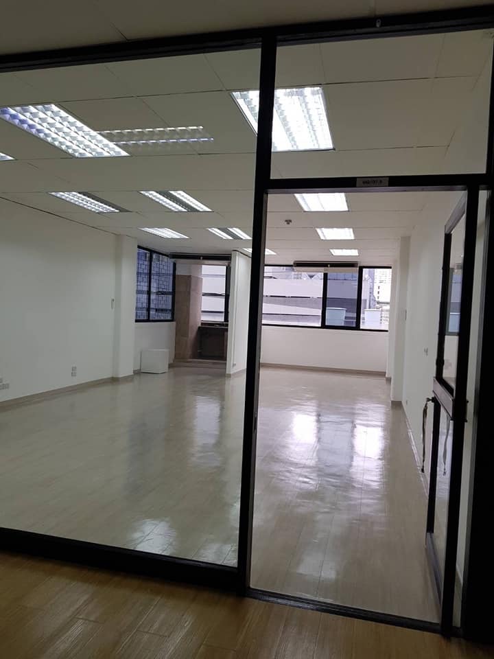 For RentOfficeKhlongtoei, Kluaynamthai : Rent office space Charn Issara Building 1 CHARN ISSARA TOWER 1, 5th floor, area 60 square meters, rental fee 39.000 baht */month (650 baht per square meter)