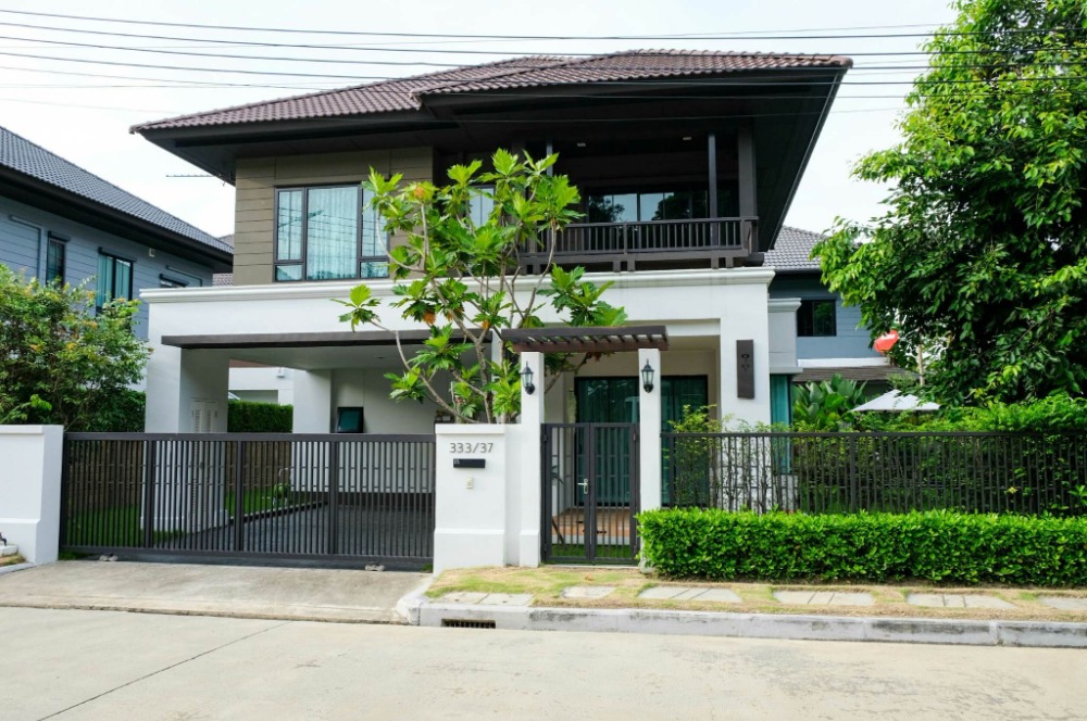 For SaleHouseChiang Mai : House for sale as cheap as presale price in Setthasiri San Sai project, Chiang Mai, near Ruam Chok Market. Just away from the 2nd Ring Road.