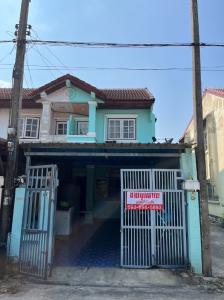 For SaleTownhousePathum Thani,Rangsit, Thammasat : Selling very cheap!!️ Townhome, Country Park 14 Village (Country Park 14), Sam Khok, Pathum Thani Province!!! Area size 17 square wah, 2 bedrooms, 2 bathrooms, good location‼ ️ near many industrial plants Convenient to travel!!️