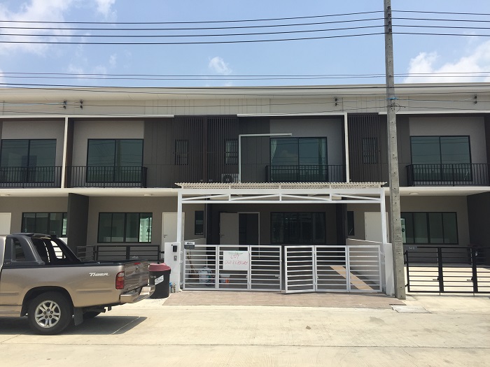 For RentTownhouseLadkrabang, Suwannaphum Airport : PP20R-010 For Rent The Connect Onnut-Wongwaen, Townhome 2 storey floor, 3 bed, 2 bath, convenient transportation, near motorway