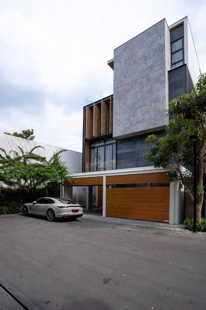 For SaleHouseKaset Nawamin,Ladplakao : House for sale, The Primary V Kaset-Nawamin project, The Primary V has 4 floors with a lift in the house and a private swimming pool.
