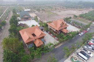 For SaleLandChachoengsao : Land for sale 50 rai 2 ngan with a Thai house, Bang Khla, Chachoengsao, next to the main road 4023, near Rajabhat Rajabhat University, Bang Khla Center, suitable for a golf course, factory, warehouse, guest house resort.