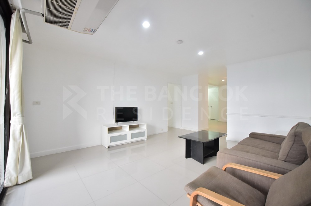 For SaleCondoSukhumvit, Asoke, Thonglor : 📍Asoke tower condo for sale, 1 bedroom, 1 bathroom, size 78 sq m, price 6.8 MB, beautiful room, high floor, very wide, unblocked view, price lower than market, very good location in the middle of Asoke intersection ☎️ 0887532858 Prai