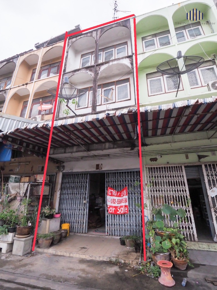 For SaleShophouseChaengwatana, Muangthong : Very good price!! Great location!! Commercial building for sale, 3.5 floors, Soi Ngamwongwan 28, Lak Si, next to the road, convenient to travel. Near The Mall Ngamwongwan