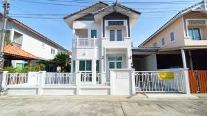 For SaleHousePathum Thani,Rangsit, Thammasat : Twin house for sale, Ban Fah Piyarom Village, Lam Luk Ka Khlong 6, Phase 6, Pruekwana, area 42 sq m, price 2.99 million