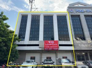 For SaleShophousePattanakan, Srinakarin : office building for sale Next to Srinakarin Road Adjacent to Kelantan BTS station. Opposite Thanya Park