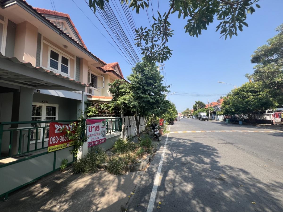For SaleTownhouseNonthaburi, Bang Yai, Bangbuathong : Townhouse for sale on the main road (newly renovated, ready to move in), suitable for trading, living, near Central Westgate, Bang Yai, MRT Khlong Bang Phai