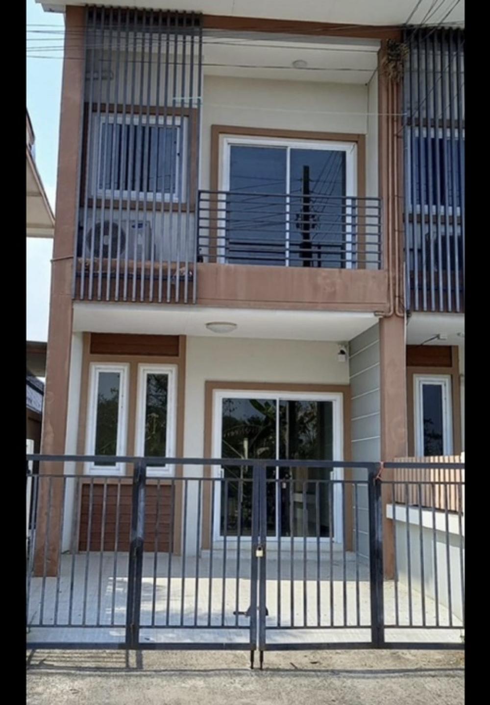 For RentTownhouseKhon Kaen : ❤️❤️2-story townhome for rent, ready to move in, new condition. Good location in Khon Kaen city. Interested line/tel 0859114585 ❤️❤️ Khum Chomphon Village Behind Chomphon Market Near the governors residence Near Bueng Thung Sang Near Ban Don Market Suitab