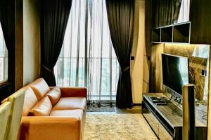 For SaleCondoSukhumvit, Asoke, Thonglor : Code C20221207212....Edge Sukhumvit 23 Sale with tenant, 1 bedroom, 1 bathroom, high floor, furnished, Special Deal!!