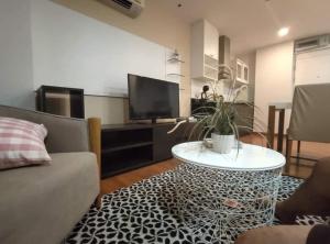 For RentCondoOnnut, Udomsuk : For Rent 2 Bed 1 Bath Tree Condo Luxe Sukhumvit 52 Only 200m from BTS Onnut