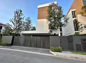 For RentHousePattanakan, Srinakarin : Luxury detached house for rent, VIVE Rama 9 (VIVE Rama 9), 3 floors, Modern Japanese style, area 76 sq m, good location, convenient transportation, fully furnished, special plot, the most beautiful central garden.