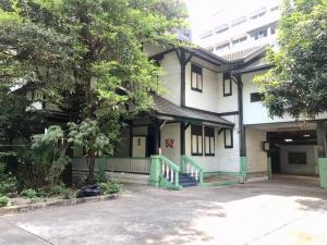 For RentRetailSathorn, Narathiwat : 📌 House for rent with land 256 square wa. Doing business, in the heart of Sathorn-Silom.