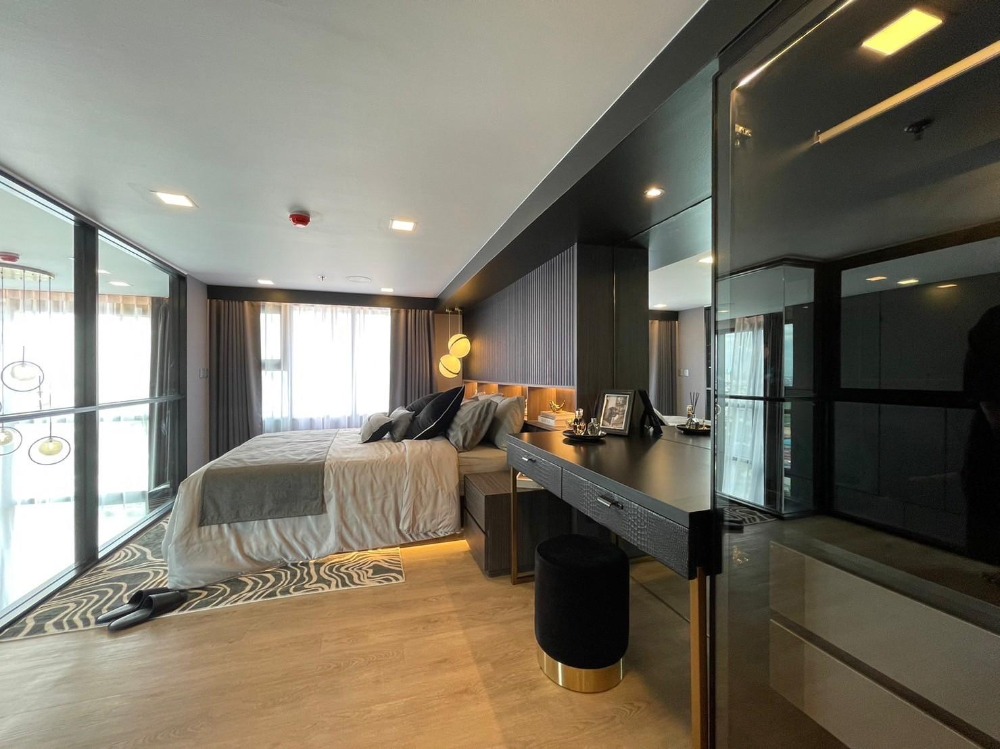 For SaleCondoOnnut, Udomsuk : Condo for sale, Modiz Sukhumvit 50, 28th floor, usable area 55.85 sq.m. (downstairs 37.59 sq.m., upstairs 18.26 sq.m.) The condo is ready to move in. View of the Chao Phraya River and Bang Kachao, near the entrance and exit of 2 expressways, near BTS On N