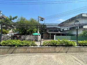For SaleLandLadprao, Central Ladprao : Land for sale in Soi Ladprao 18, size 93 square wah.