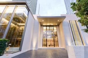 ให้เช่าคอนโดสุขุมวิท อโศก ทองหล่อ : The Esse Asoke (ดิ เอส อโศก) สุขุมวิท21 เฟอร์ครบ ตกแต่งสไตล์โมเดิล พร้อมเข้าอยู่