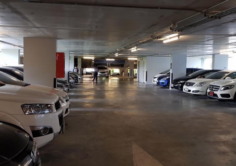 For RentCondoRama9, Petchburi, RCA : (Owner post)
🔥Car parking space for rent near Central Rama9