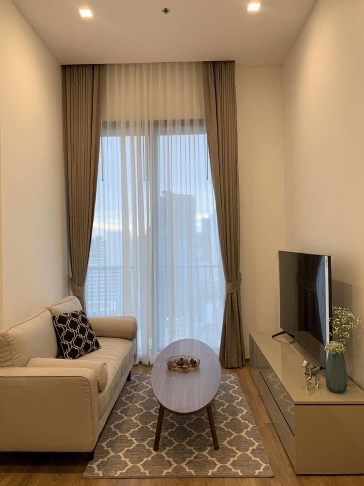 For RentCondoSukhumvit, Asoke, Thonglor : Condo for rent, Noble Bee Sukhumvit 33, only 600 m. from bts Phrom Phong, near EmQuartier mrt Sukhumvit, size 52 sq m, 2 bedrooms, 2 bathrooms, 28th floor, price 48,000 / month, interested 097 - 465 5644 T.C HOME