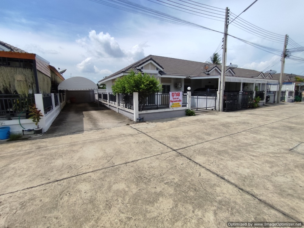 For SaleTownhouseSriracha Laem Chabang Ban Bueng : Townhouse with beautiful mountain view !!! Townhouse for sale 1-storey townhome 29.2 sq.wah Chonsiri View Village , Huakunjai , Ban Bueng , Chonburi , only 15 minutes to the MG factory.