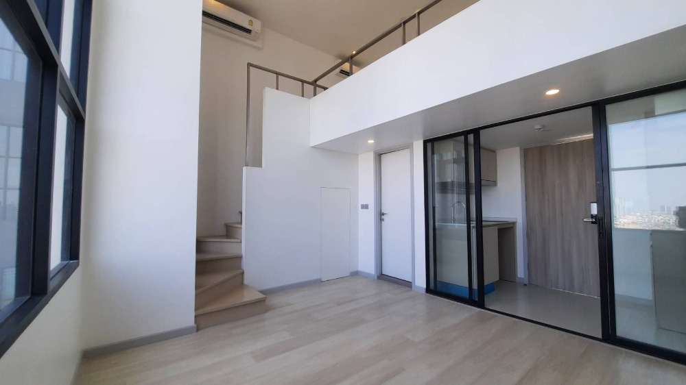 For SaleCondoSathorn, Narathiwat : Selling a luxury condo, Knightsbridge Prime Sathorn, 25th floor, new duplex type, never been in, the view in front of the room does not collide with anyone.