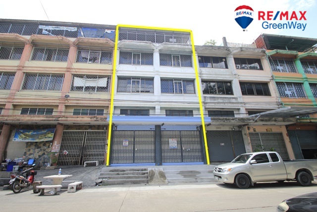 For SaleShophouseEakachai, Bang Bon : Commercial building Ekachai 80/1, Rama 2, Bang Bon, 3-storey commercial building with a mezzanine floor, a rooftop, 2 pairs of rooms through each other, trading office, behind the house next to the canal.