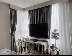 ให้เช่าคอนโดอ่อนนุช อุดมสุข : Elio del nest two bedroom rent . Luxury decorate 53sqm. Full home appliances and bed sets.