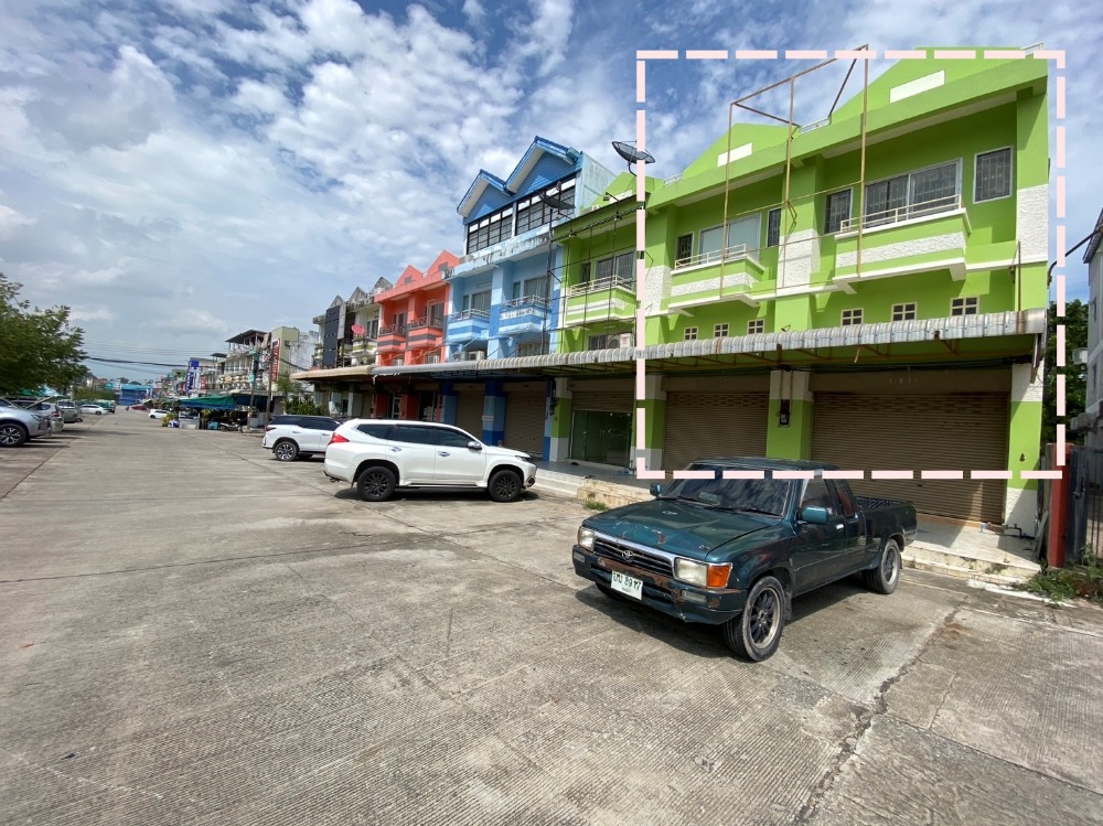 For SaleShophouseRayong : Commercial building for sale, 2.5 floors, Ploenjai 3, completely renovated. Near Rayong Bus Station and The Ozone Market, Muang Rayong, Rayong Province