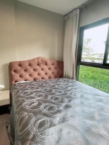 For RentCondoปิ่นเกล้า จรัญสนิทวงศ์ : รหัส0011 ปล่อยเช่า คอนโด เดอะ พาร์คแลนด์ จรัญ-ปิ่นเกล้า วิวสระว่ายน้ำ