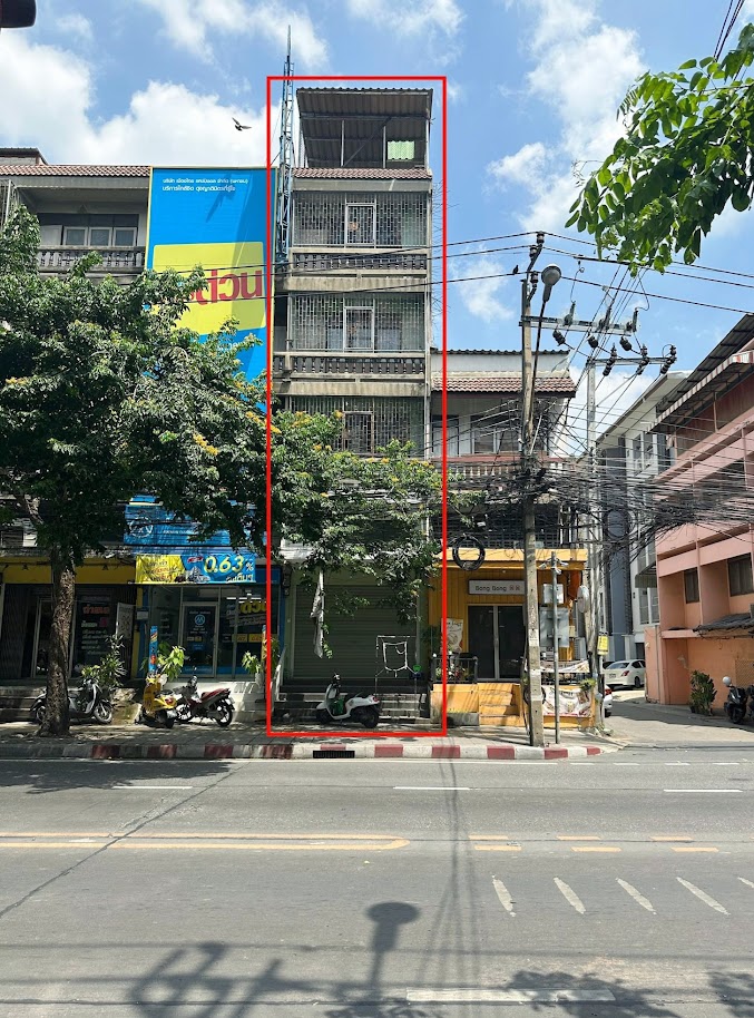 For SaleShophouseOnnut, Udomsuk : Commercial building for sale, On Nut, Sukhumvit 77, area 16.6 sq.w., 4.5 floors, next to the road, Phra Khanong district, near BTS On Nut.