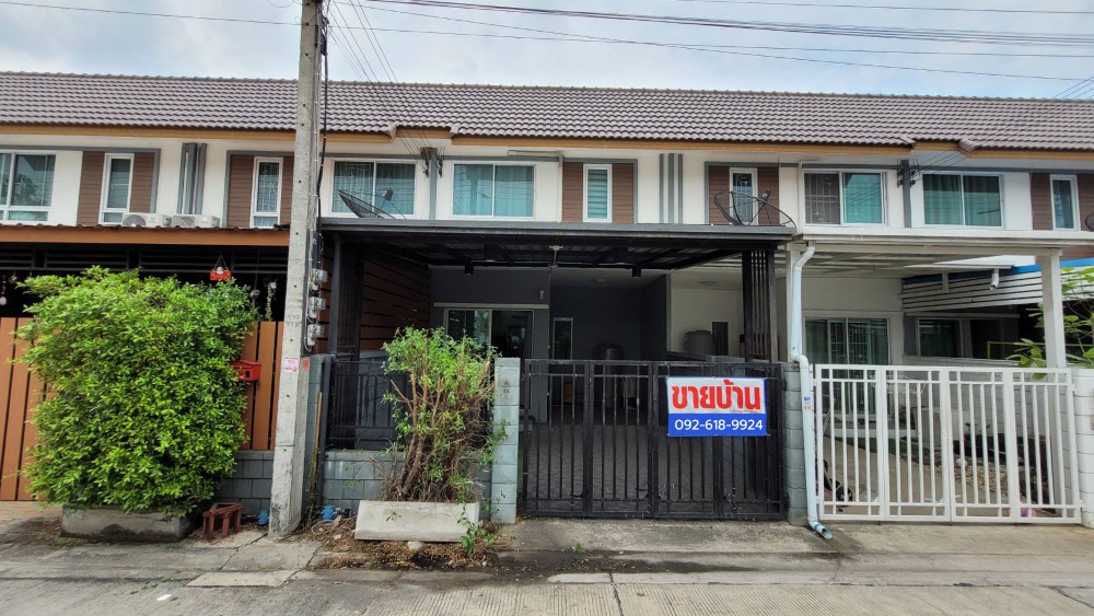 For SaleTownhouseNakhon Pathom : sell! Townhome, wide area, added a kitchen, peaceful and comfortable in Supaporn Village 11, Kamphaeng Saen, Nakhon Pathom, less than an hour from Bangkok.