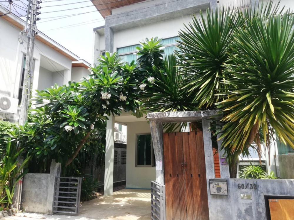 For SaleTownhousePhuket : Selling modem townhouse at Evatown Phuket opposite Suan Luang Rama9 Park. Just 1.5km away from Central Festival, International School, hospitals and Old Town