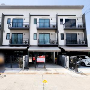 For SaleTownhousePinklao, Charansanitwong : Townhome, ready to move in, good location, Baan Klang Muang University Pinklao-Charan on the main road near the Si Rat Expressway