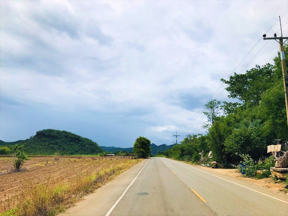 For SaleLandKanchanaburi : Land for sale, Kanchanabur, 10 rai 76 sq wah, mountain view, next to the river, Wang Dong Sub-district, Mueang Kanchanaburi District.