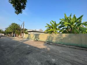 For SaleLandPattanakan, Srinakarin : Beautiful plot of land for sale, already filled, Panya Phatthanakan 30 Village Project, near Thonglor, Ekkamai, corner plot, at the beginning of the projects alley