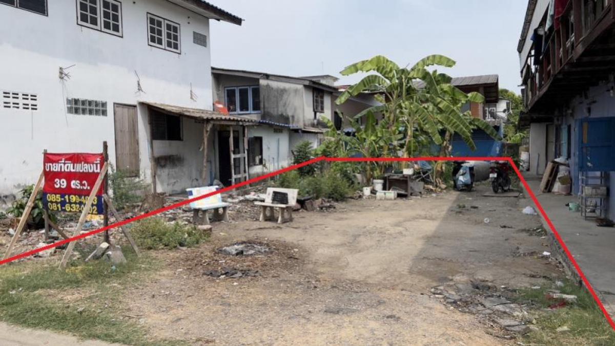 For SaleLandRama 2, Bang Khun Thian : Soi Samae Dam 1, cheap land for sale, already filled in, behind Wat Phrom Rangsi, size 39 square meters, 500 meters from the entrance of Soi Wat Phrom Rangsi, urgent sale *near Rama 2-Thonburi Pak Tho Expressway. Just 500 meters in front of the alley.