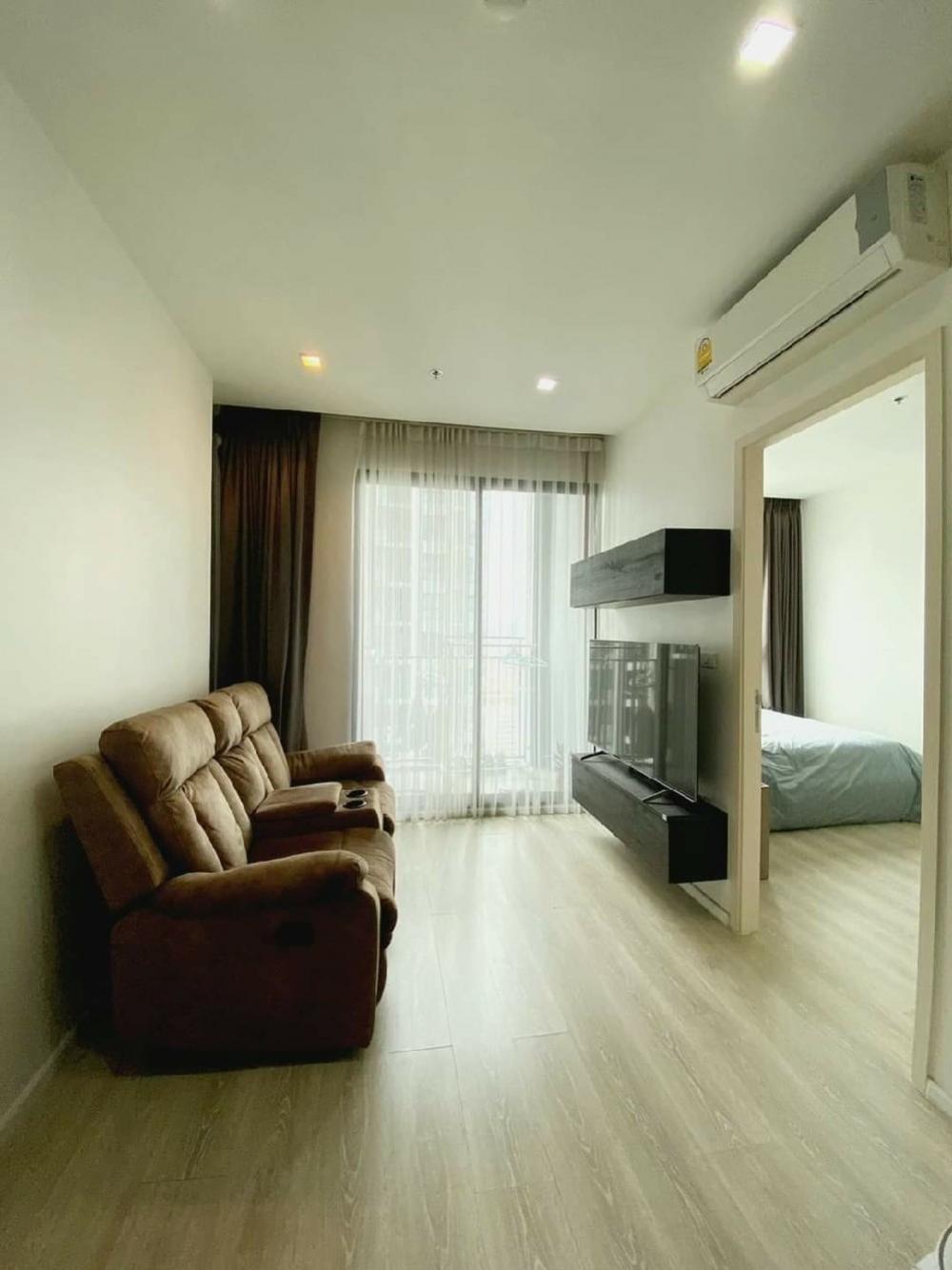 For SaleCondoRatchadapisek, Huaikwang, Suttisan : Condo for sale, Quinn Condo Ratchada 17, size 35 sq m., Floor 18, Building B, price 3.99 million, near mrt Sutthisan, good location.