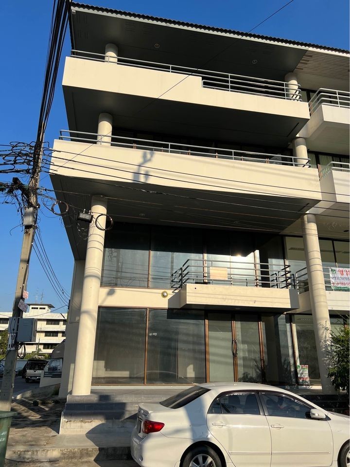 For RentShophouseOnnut, Udomsuk : B753 4-story office building for rent, Soi On Nut 62, near Sri Nut BTS station.