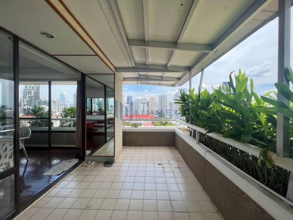 For SaleCondoSukhumvit, Asoke, Thonglor : (Code : M562) Spacious 3 Bedrooms Condo with Large Balcony for Sale - Asoke Towers Sukhumvit 21 - BTS Asoke