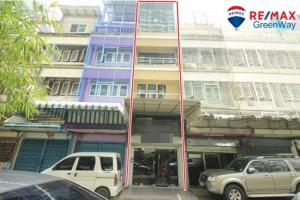 For SaleShophouseWongwianyai, Charoennakor : Charoennakorn commercial building 37, fully furnished, 5.5 floors, 17 sq.w., can be used for office or living, furniture, air conditioning, near The Icon Siam, 7.9 million