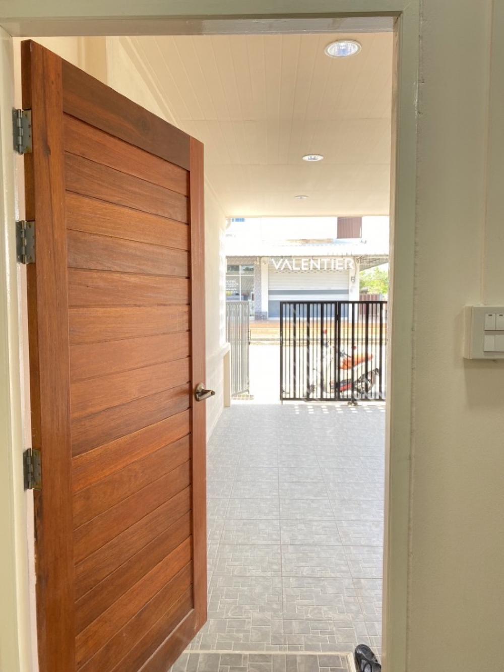 For SaleTownhouseNarathiwat : Townhouse for sale, corner house, next to the road, Na Nakhon, Narathiwat Province.