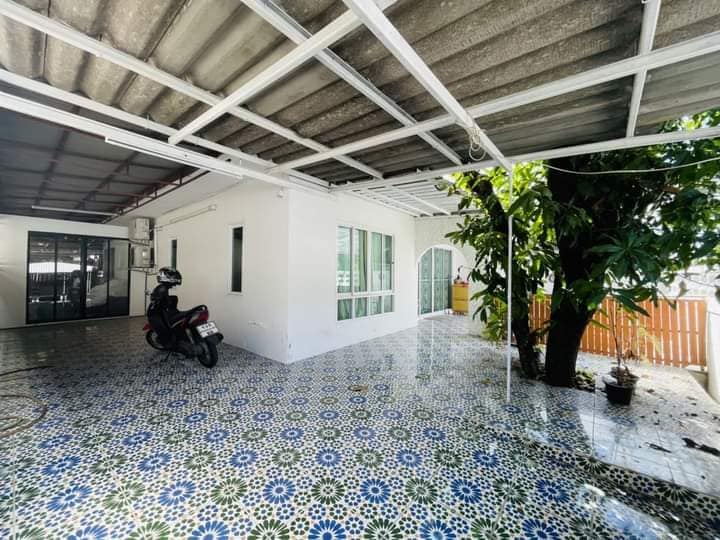 For SaleHouseChokchai 4, Ladprao 71, Ladprao 48, : JJ146 for sale, one-story semi-detached house Osathee Village, Chokchai 4 Road, Soi 36