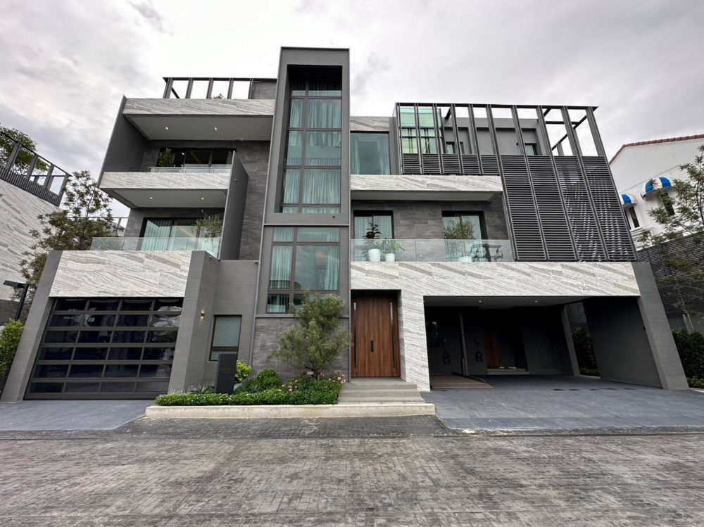 ขายบ้านเลียบทางด่วนรามอินทรา : 95E1 4bed 4bath 101sqwah 846sqm. 105,000,000 Am: 0656199198