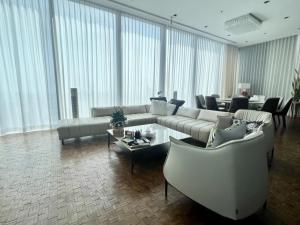 For RentCondoSathorn, Narathiwat : Rental : The Ritz-Carlton Mahabakorn Residence , 3 Bedrooms + 1 Working Room , 4 Bathrooms and 1 Maid room , 401 Sq.m , 60+ Floor