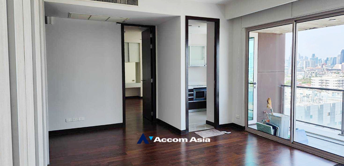For SaleCondoSathorn, Narathiwat : 2 Bedrooms Condominium for Sale in Sathorn, Bangkok near BRT Thanon Chan at The Lofts Yennakart (AA33107)