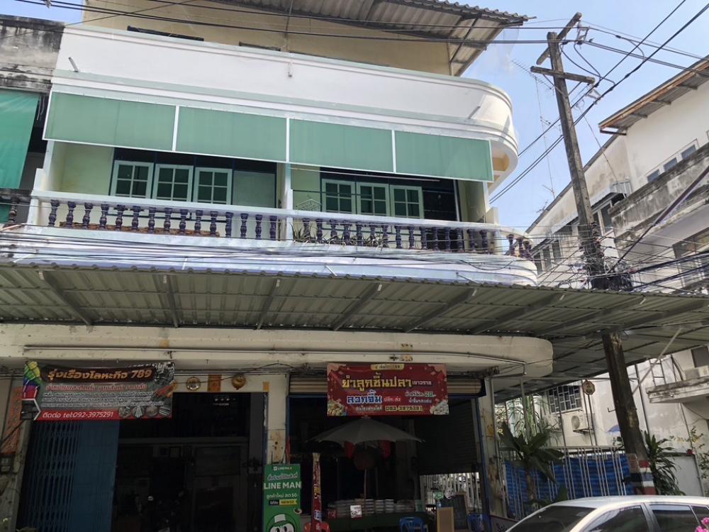 For SaleShophousePattaya, Bangsaen, Chonburi : 📣📣Commercial building for sale, 2 units, 2 and a half floors, very good price, has sky floor, rooftop, corner room, Ban Suan Subdistrict, Mueang District, Chonburi Province.