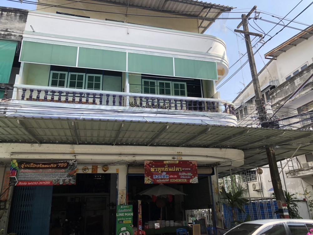 For SaleShophousePattaya, Bangsaen, Chonburi : Shophouse for sale, 2 units, 2 and a half floors, very good price, has sky floor, rooftop, corner room, Ban Suan Subdistrict, Mueang District, Chonburi Province.