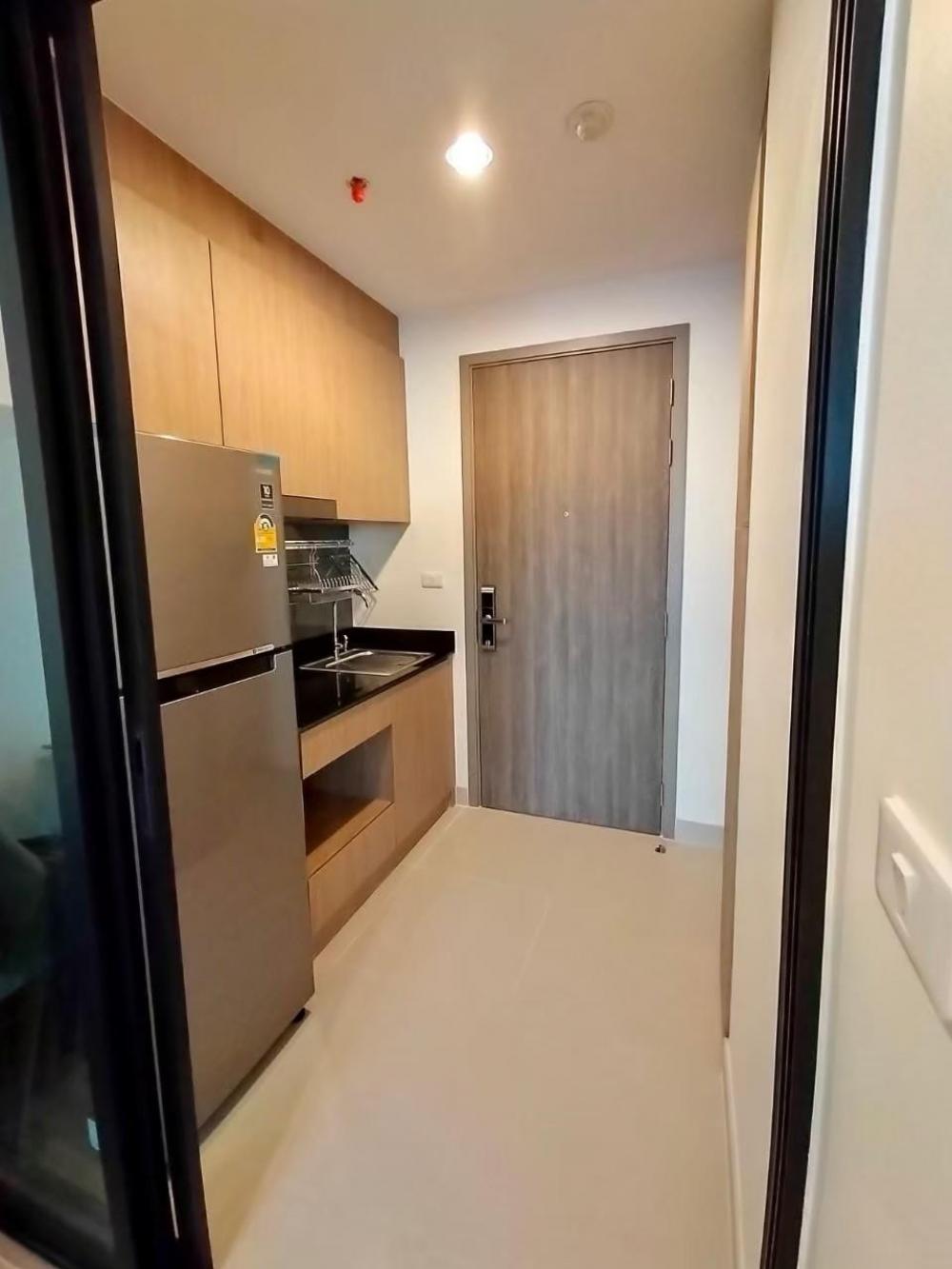 For SaleCondoWongwianyai, Charoennakor : (Owner sells himself) Condo for sale: Niche Mono Charoen Nakhon, 24th floor, river curve view room. Have privacy with a single corridor room, not next to the elevator or garbage disposal room.