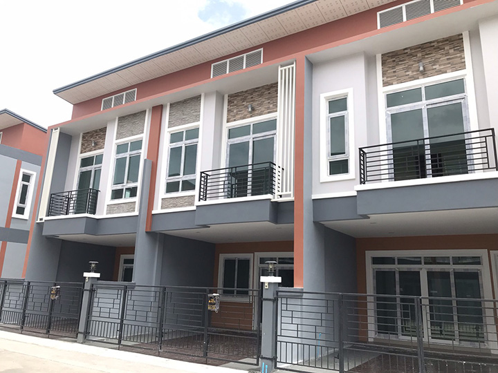 For SaleTownhousePattaya, Bangsaen, Chonburi : Townhome for sale, The Arite Pattaya, Nongprue, area 22 sq.w., new house, good value, good price, location near the motorway, Central Festival Pattaya Beach.