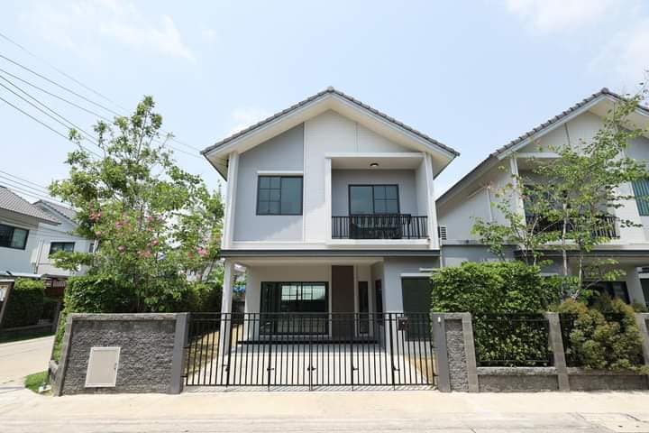 For SaleTownhouseBangna, Bearing, Lasalle : JJ290 2 storey detached house for sale, Britannia Village. Buakarin Road Behind Wat Nam Daeng