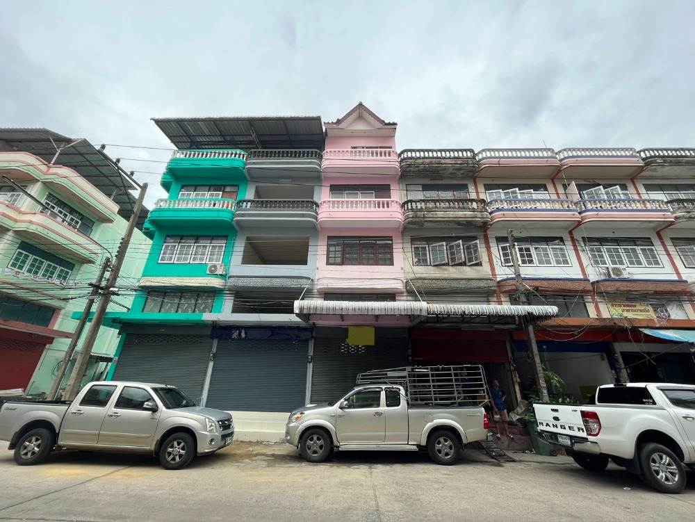 For SaleShophouseMahachai Samut Sakhon : Very cheap sale, 4-storey commercial building, Petchkasem Road, Soi Omnoi Boxing Stadium (Siam Omnoi Boxing Stadium) Damrong Villa Village Suitable for business, residence, product stock